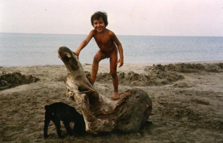 9 ans et deja a poile mdr ( vous inquiett&eacute;es pas sa ses develop&eacute; en grandissant mdrrrrrrr